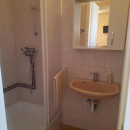 Kapolna Vendeghaz * Kerkaskapolna