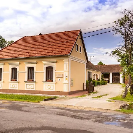 Kapolna Vendeghaz Apartment